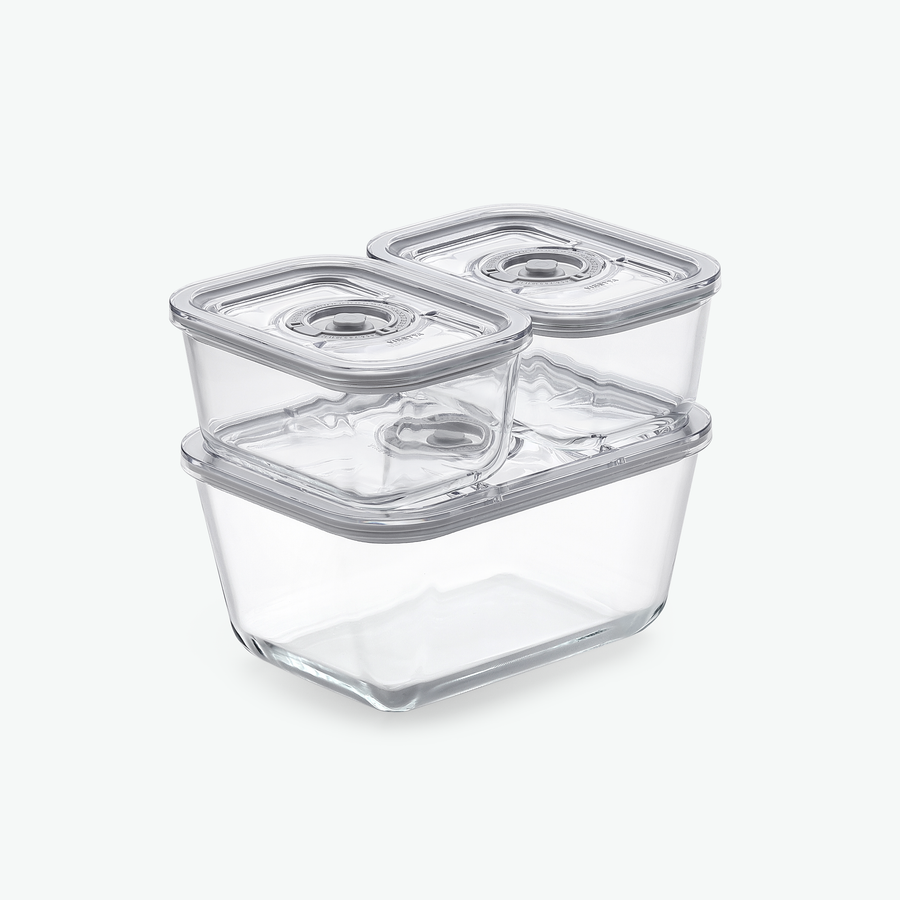 Großes Starterset mit Vakuumbehältern aus Glas, zusammengestellt, schräg von vorn