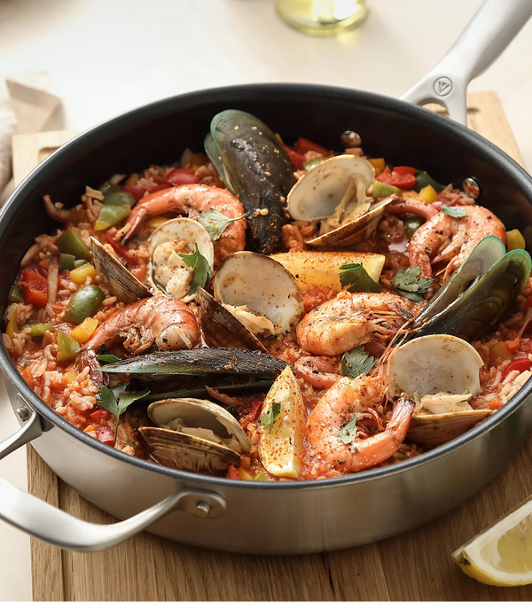 Paella mit Fisch und Meeresfrüchten