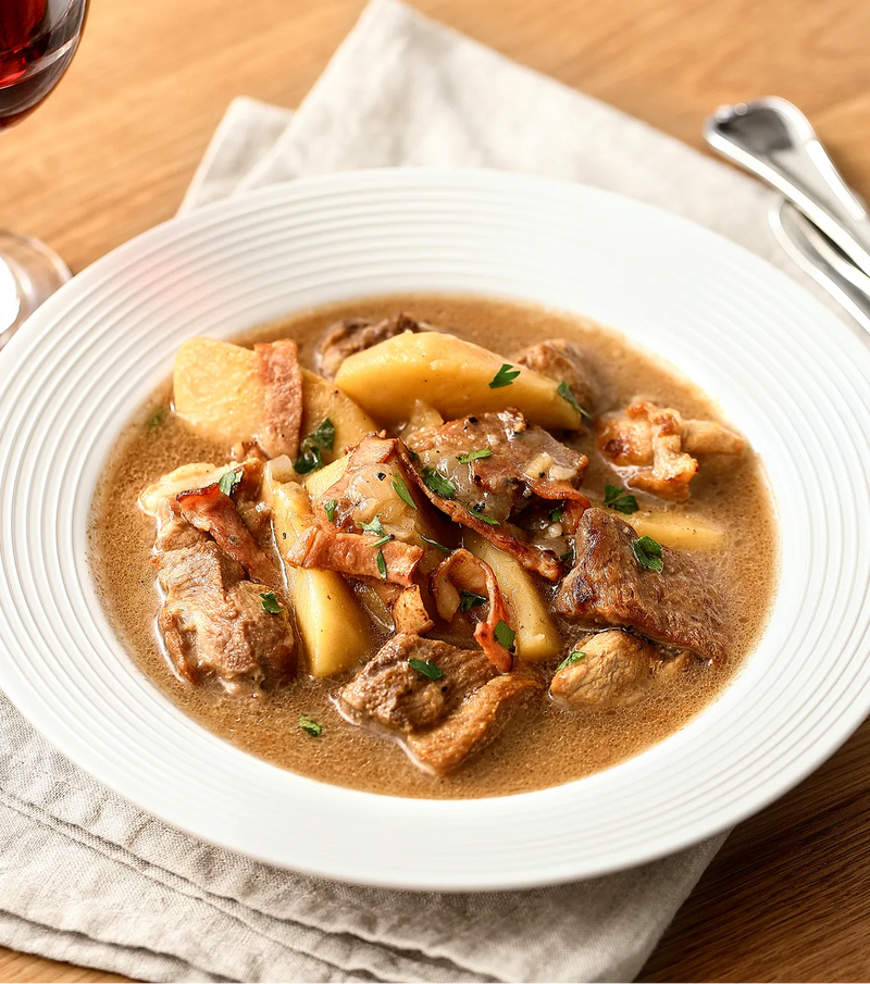 Geschmortes Schweinefleisch mit Äpfeln