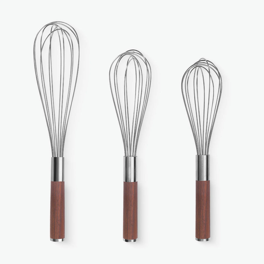 Schneebesen-Set Trio mit Griffen aus Walnuss: 31 cm, 26,5 cm und 25 cm nebeneinander
