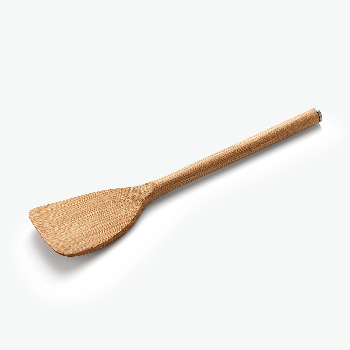 Holzpfannenwender aus Eiche aus dem Set, Schrägansicht
