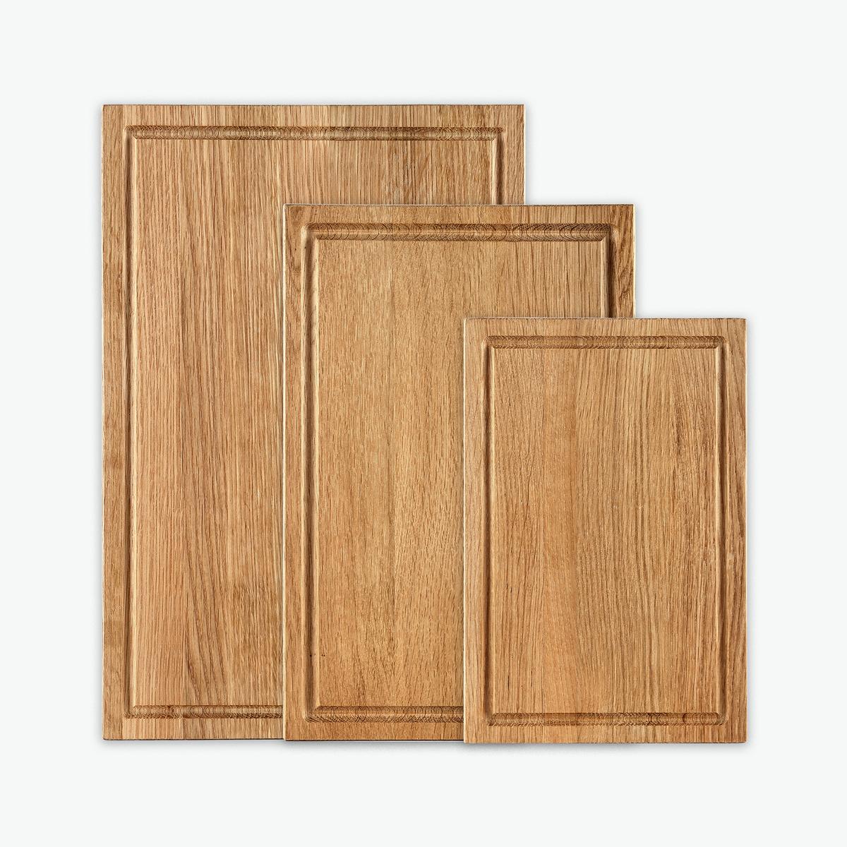 Set mit drei Schneidebrettern mit Saftrille aus Eiche, von oben
